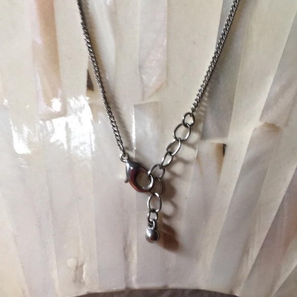 Necklace with fan charm… sliver chain… - Picture 3 of 3